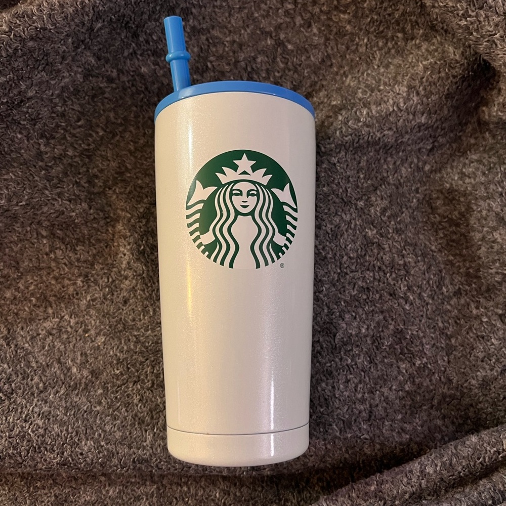 2021 Disney Parks Starbucks Magic
Kingdom Cinderella Castle Tumbler w/ Straw